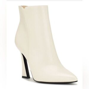 UEC Nine West White Ankle Booties with Pointed Toe and Sleek Design 7.5